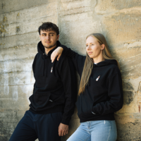 Hoodie Flasche Schwarz Inmagebild 1