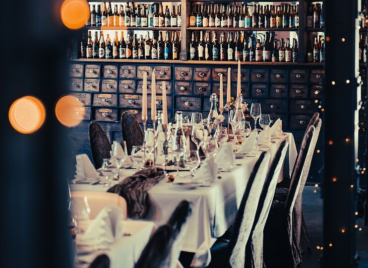 Feiern oder Tagen im Industrial Style mit amerikainscher Bar