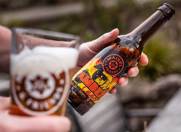 Das Maisel & Friends Amber Lager ist das perfekte Grillbier für die Saison 2022