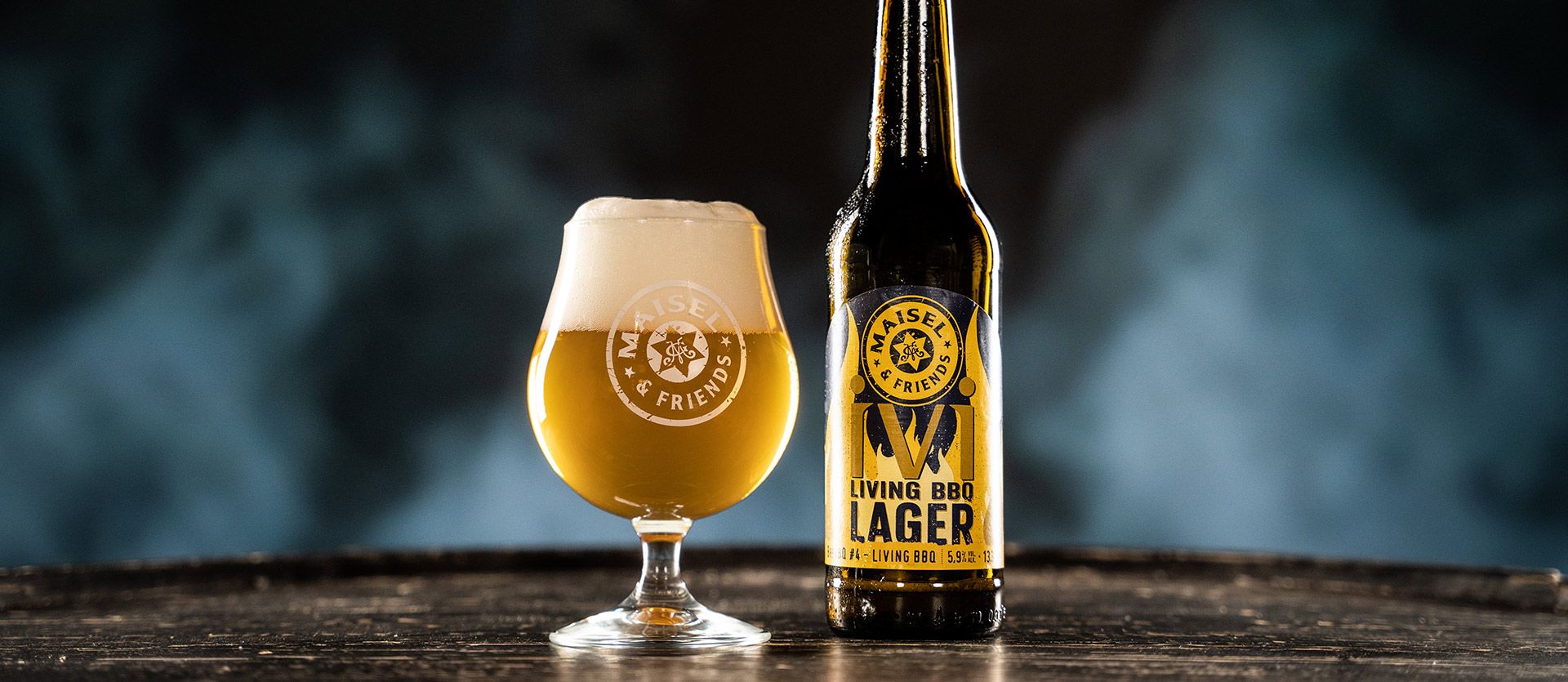 Das Maisel & Friends Living BBQ Lager ist das Grill-Experten-Bier der BrewBQ-Serie 2023