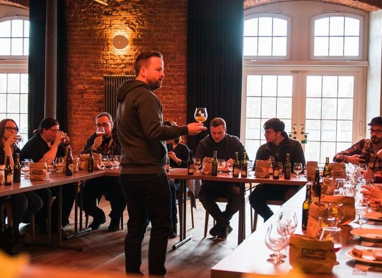 Mit Freunden einen tollen Abend beim Biertasting erleben