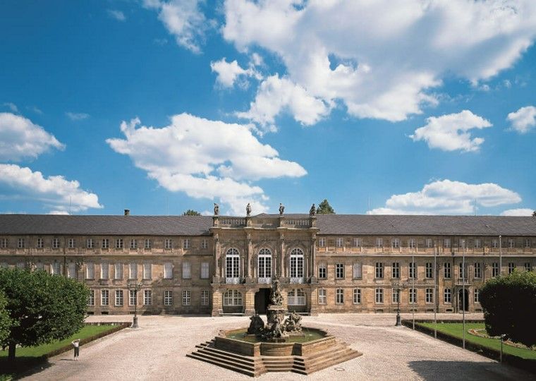 Ein weiteres Highlight auf der Tour ist Das Neue Schloss von Markgräfin Wilhelmine